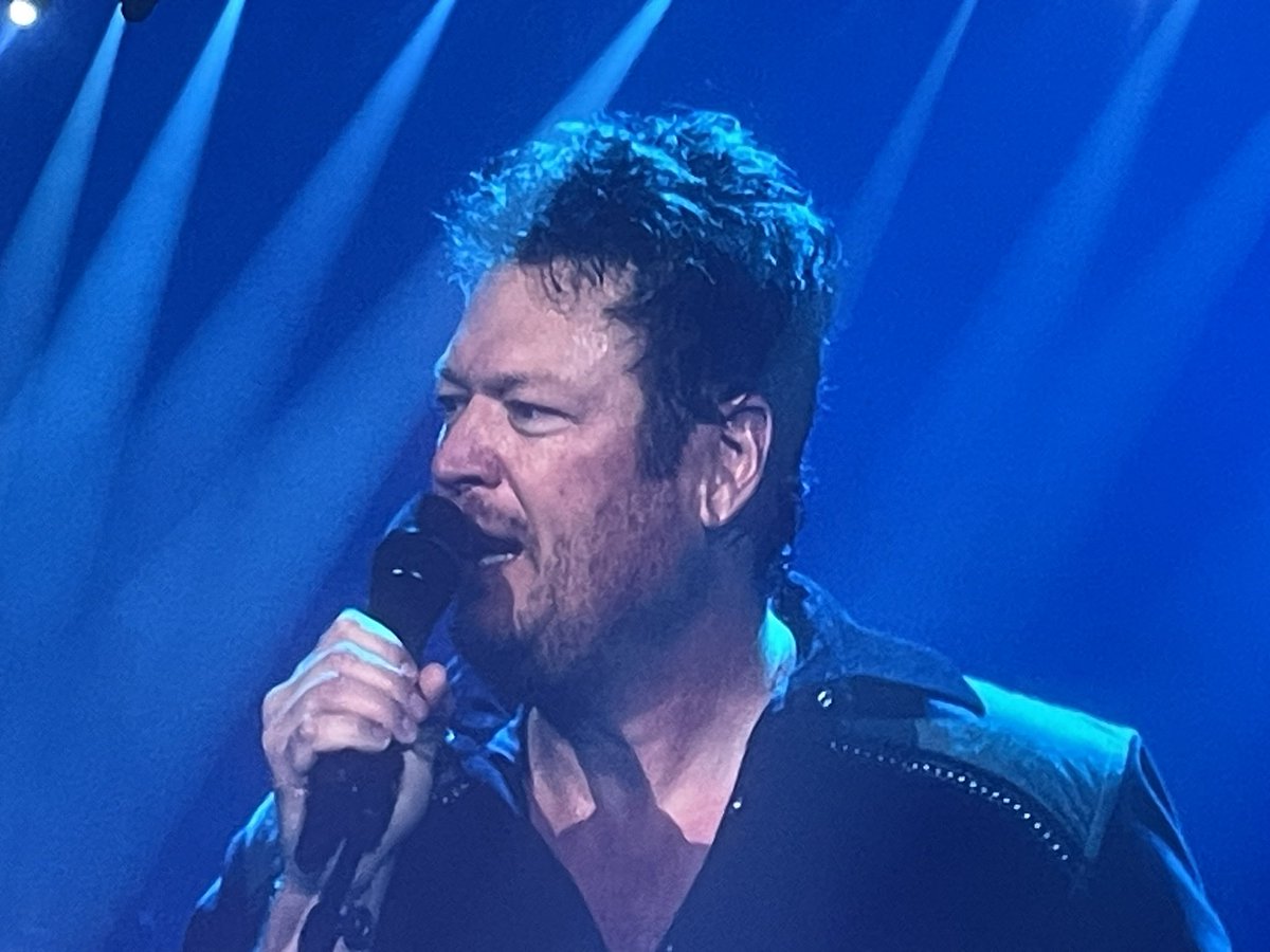 viclovesbg's tweet image. Blake Shelton first night Las Vegas Cesar Colosseum