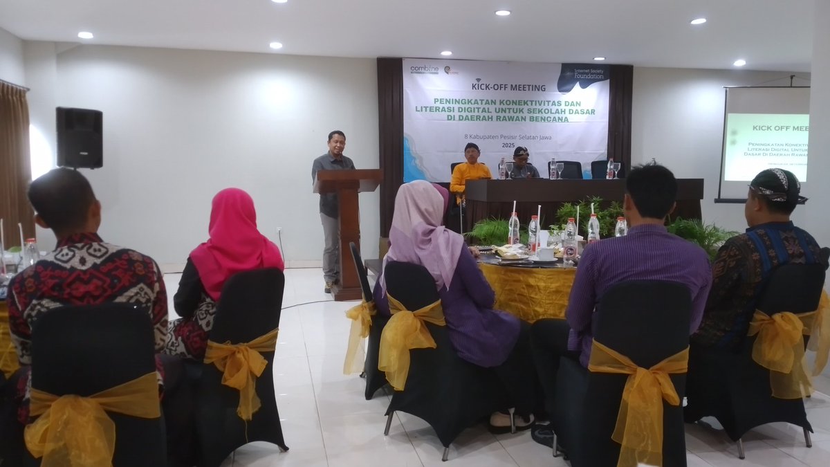 Empat sekolah SDN di Kabupaten Trenggalek, seperti Wonocoyo I, Wonocoyo II, Wonocoyo III, dan Nglebeng III mengikuti acara Kick-off Meeting Peningkatan Konvektivitas Dan Literasi Digital Untuk Sekolah Dasar Di Daerah Rawan Bencana, yang dilaksanakan oleh CRI dan Pujiono Centre.