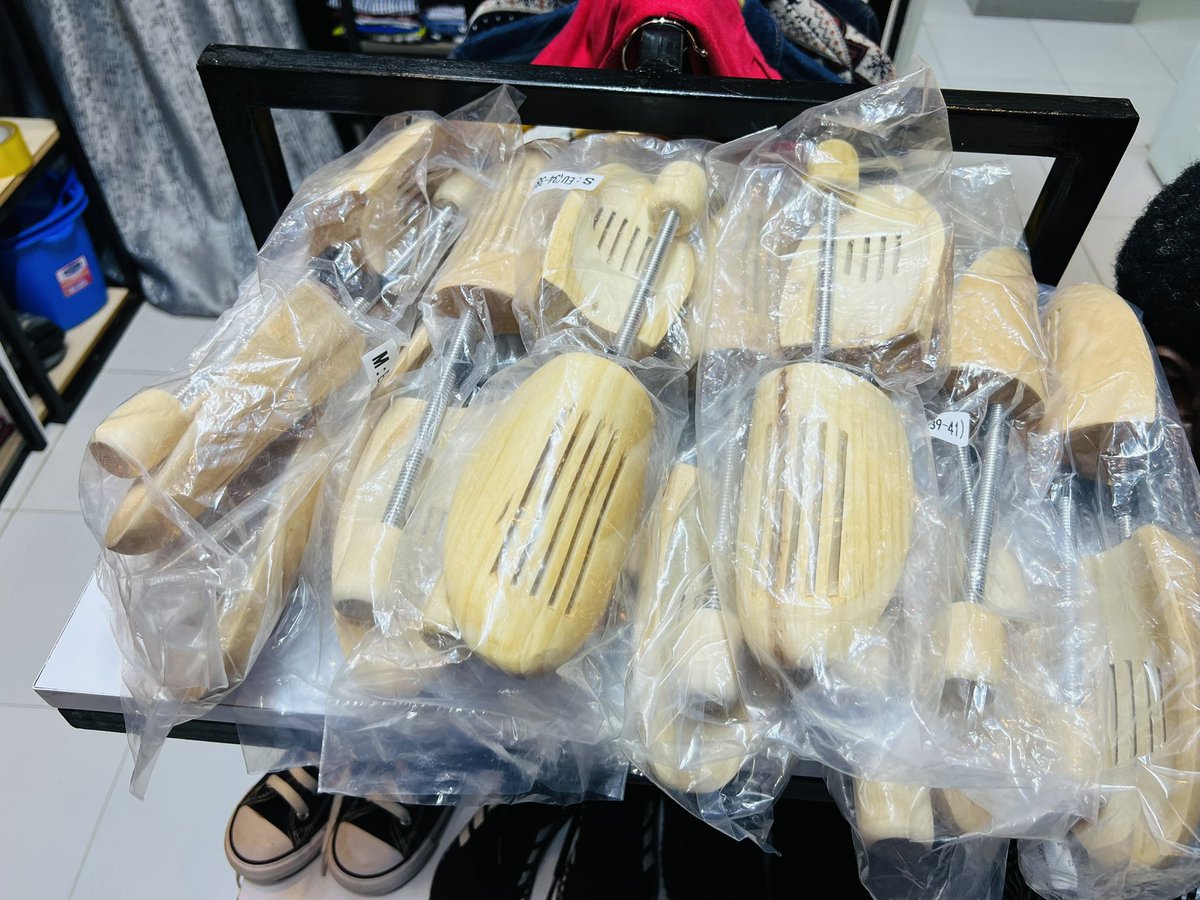 ChampPlug's tweet photo. Nipeeni RT apa🙏
Shoe trees available 
Price 1500
Dm app call 0790027817 https://t.co/cGvRhZI9sR