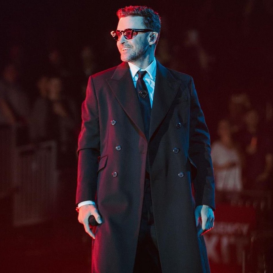 Batbaar's tweet image. Brasil vai ter dois meses abençoados. Justin Timberlake em março e Christina Aguilera em fevereiro