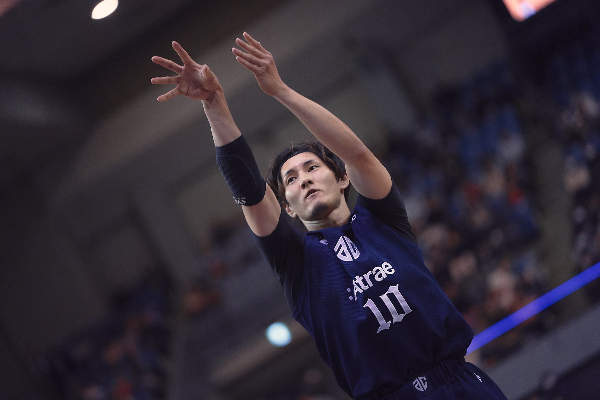 アルティーリ千葉 10番 岡田優介ユニフォーム ウェア