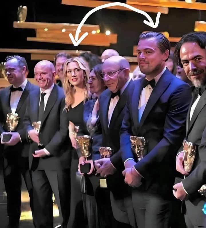 pavasonico's tweet photo. Jack ignorando a Rose desde que ella lo dejó congelado. https://t.co/AzpFcdZNsm