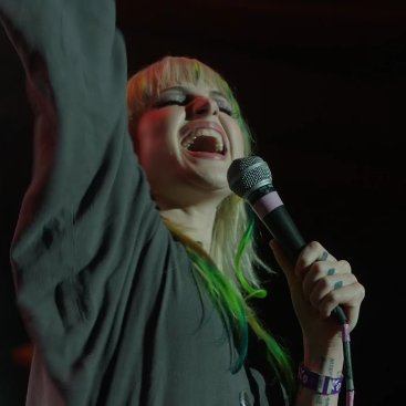 petals4param0re's tweet image. 🚨Hayley Williams performing at Give A Fuck LA benefit:
 Concert Masterthread
-
She performed a cover of &quot;Daylight&quot; by Failure and &quot;All is full of love&quot; by Bjork with Ken Andrews
-
⚠️These are just screenshots I have taken as I was not in attendance

#paramoretwt #hayleywilliams