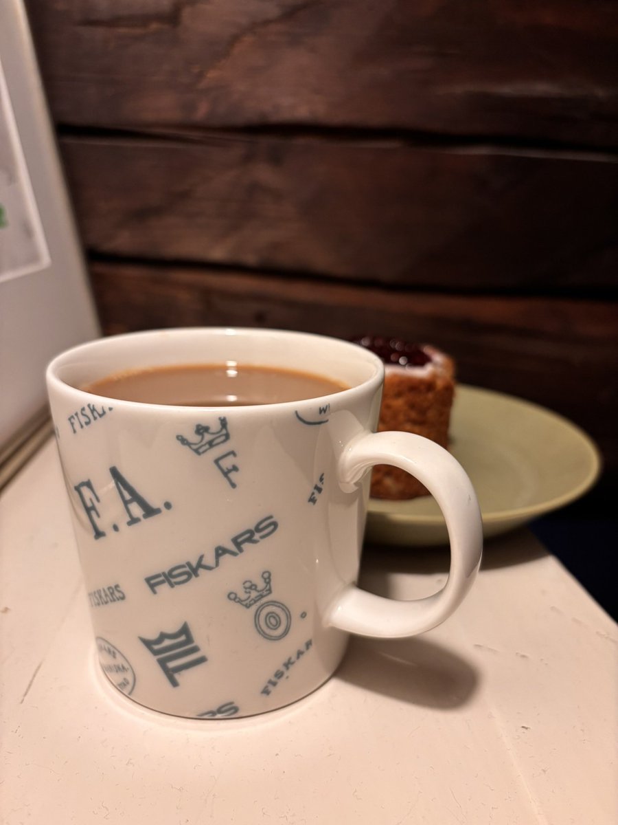 zijoittaja's tweet photo. #Fiskars 💪 päätös vuodelle. Osinkoa ei ✂️ vaan se nousee pari senttiä sitten viime. Ohjeistuksessa sana ”parantuvan”.
Kai tässä voi pienet ☕️ keittää.
Jatketaan klo 11 tulosinfosta #FiskarsGroup https://t.co/iLDCRs6OWU