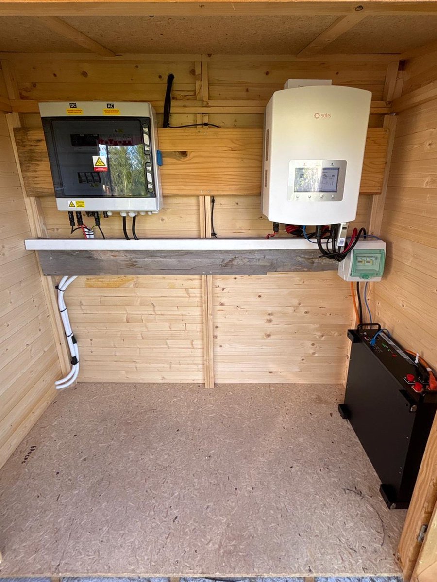 Yeloness's tweet photo. Harness the Power of the Sun ! Check this installation out! It’s located in the south of France. What a nice shed our client has built for the energy storage system! With a YelonESS LR5000 battery and a Solis hybrid inverter, the house owner now enjoys free energy! https://t.co/oPwK0NpWFp