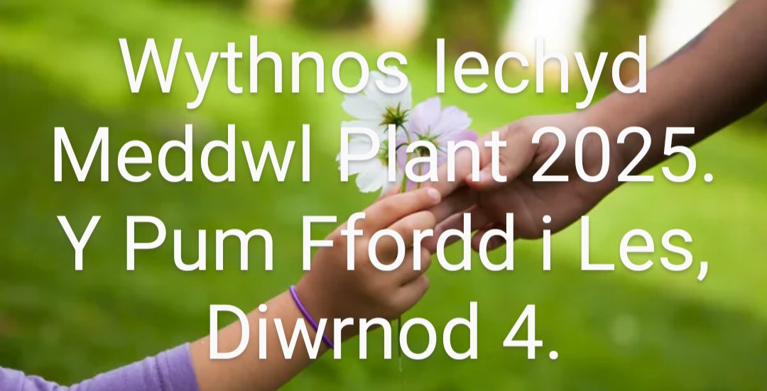 Rhoi.
Mae cymryd rhan yn y gymuned yn dod â theimlad o lawenydd. Mae plant sy'n helpu eraill yn fwy tebygol o ddweud eu bod yn hapus. Roedd ymchwil i hyrwyddo hapusrwydd a ganfuwyd yn gwneud un weithred o garedigrwydd yr wythnos dros chwe wythnos yn gysylltiedig â mwy o lesiant.