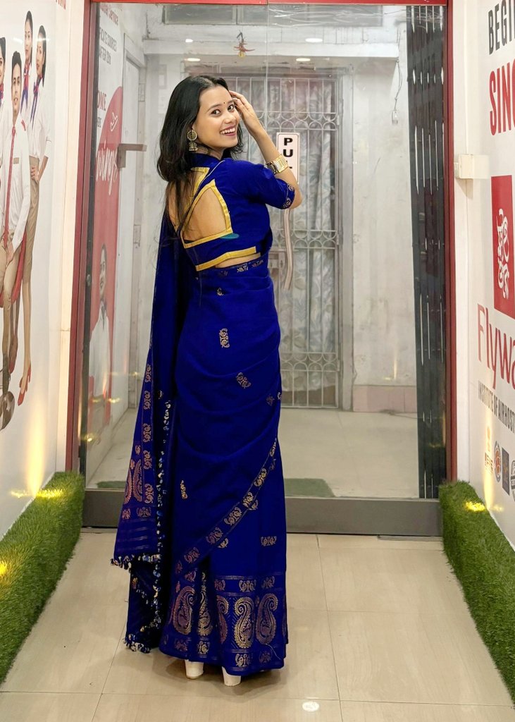 NainaSarma's tweet photo. 💙💐💙 https://t.co/dnTlRfnx7l