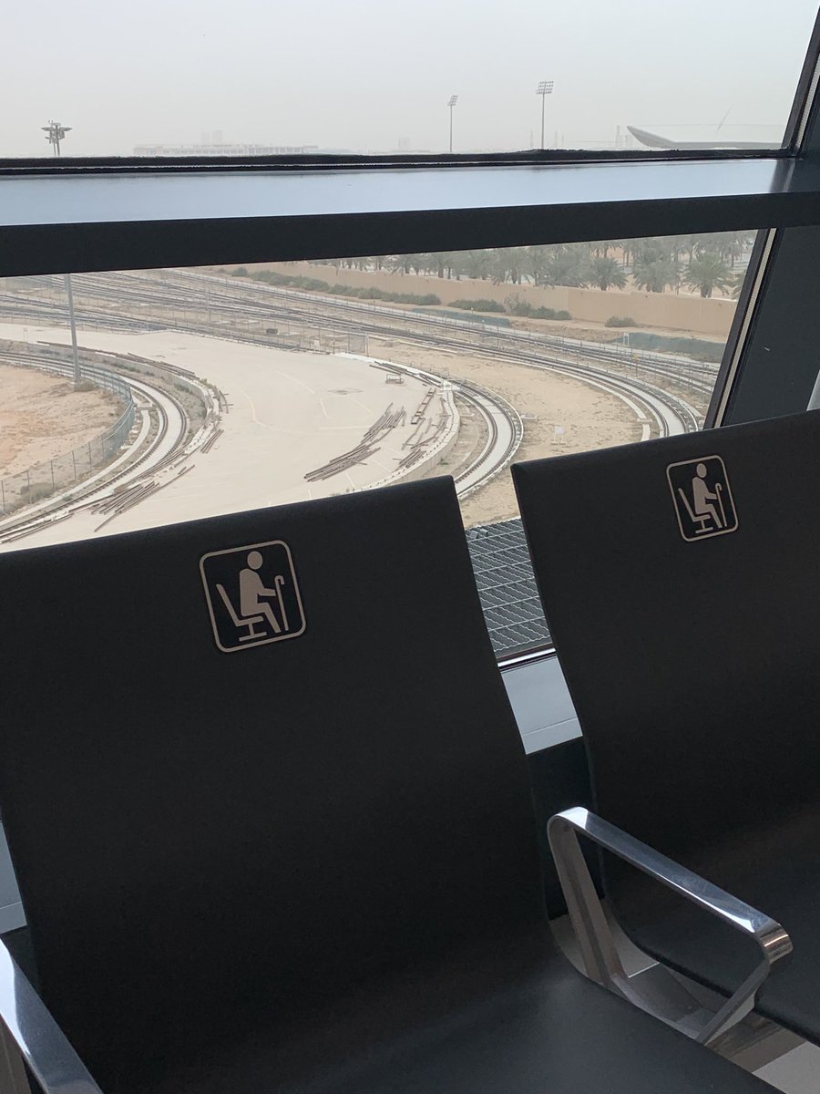 عاجل حط عاجل 
مترو الرياض
تم توفير كراسي لحبيب اخوه