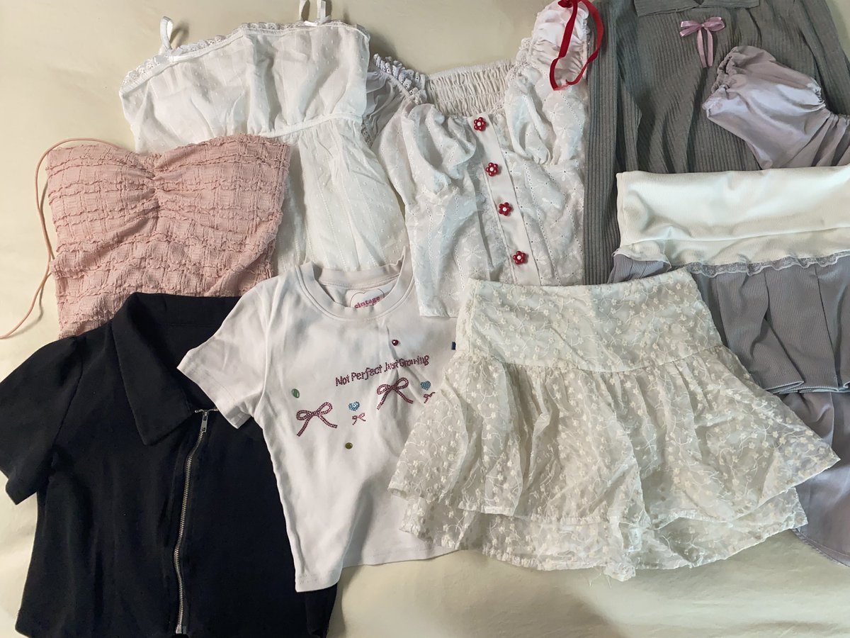 matu8543's tweet photo. ꕤ : ส่งต่อเสื้อผ้ามือ 1/2 👗💭
ลงพรุ่งนี้ (07/02) 19:30 น.⏰ 
   
꒰ ราคาเริ่มต้นหลักสิบ ราคาน่ารัก👏🏻 🌀 
     >>มีมากกว่าในรูป☘️

🐈••ค่าส่ง 40.- ไม่บวกเพิ่ม
꒰ รีทวิต + ปัก  ลด5.-  🐇🌟
#ส่งต่อเสื้อผ้ามือสอง #เสื���อผ้ามือสอง https://t.co/Han6d2ydOm