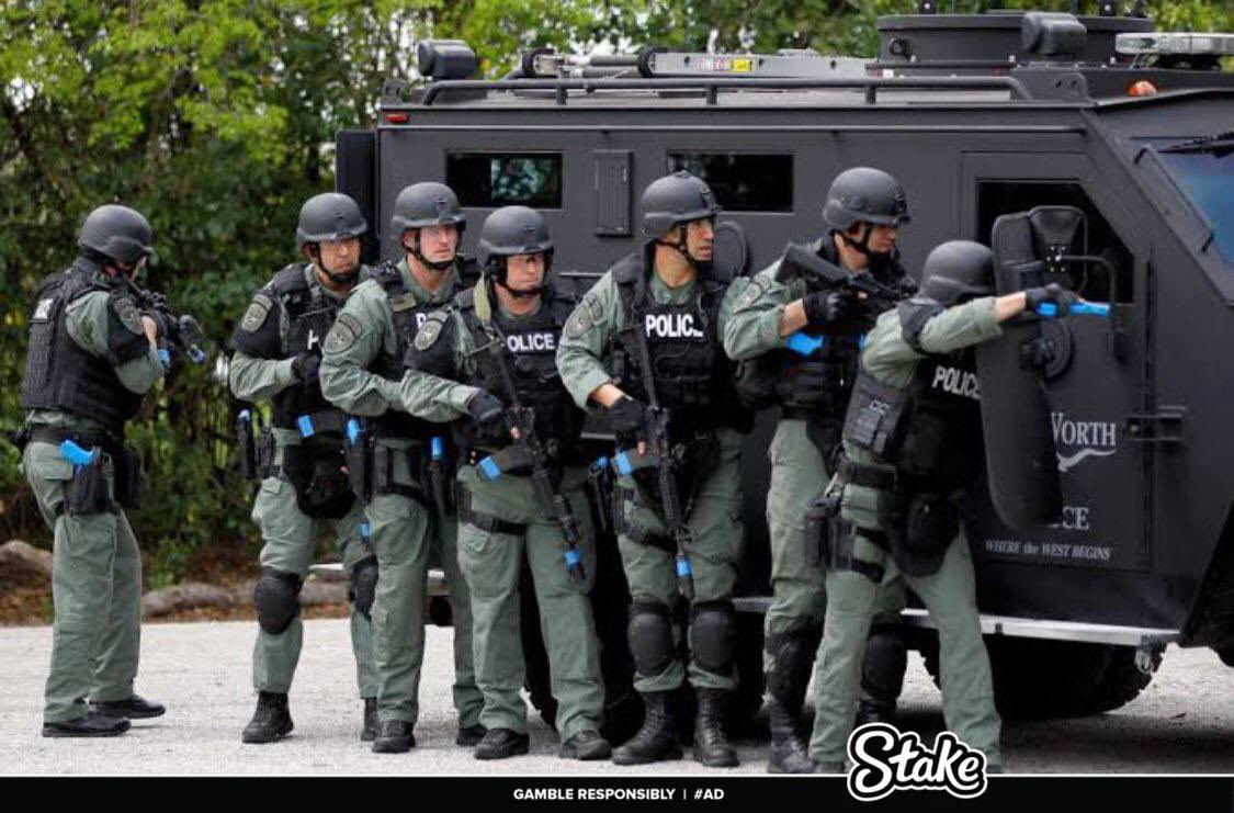 TheDamiForeign's tweet photo. Cops                                                        ?? https://t.co/H6xsrgn8Eg