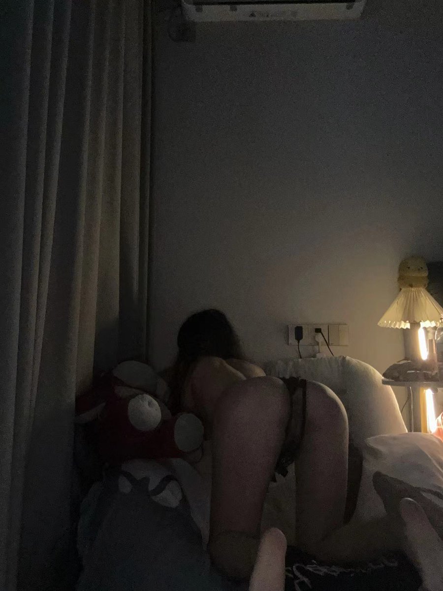 宝贝的腰臀比真的一看就兴奋，一摸更受不了，节后有时间可以小聚的优质情侣或者夫妻，可以私信我，希望能彼此身心愉悦，情绪价值拉满～～