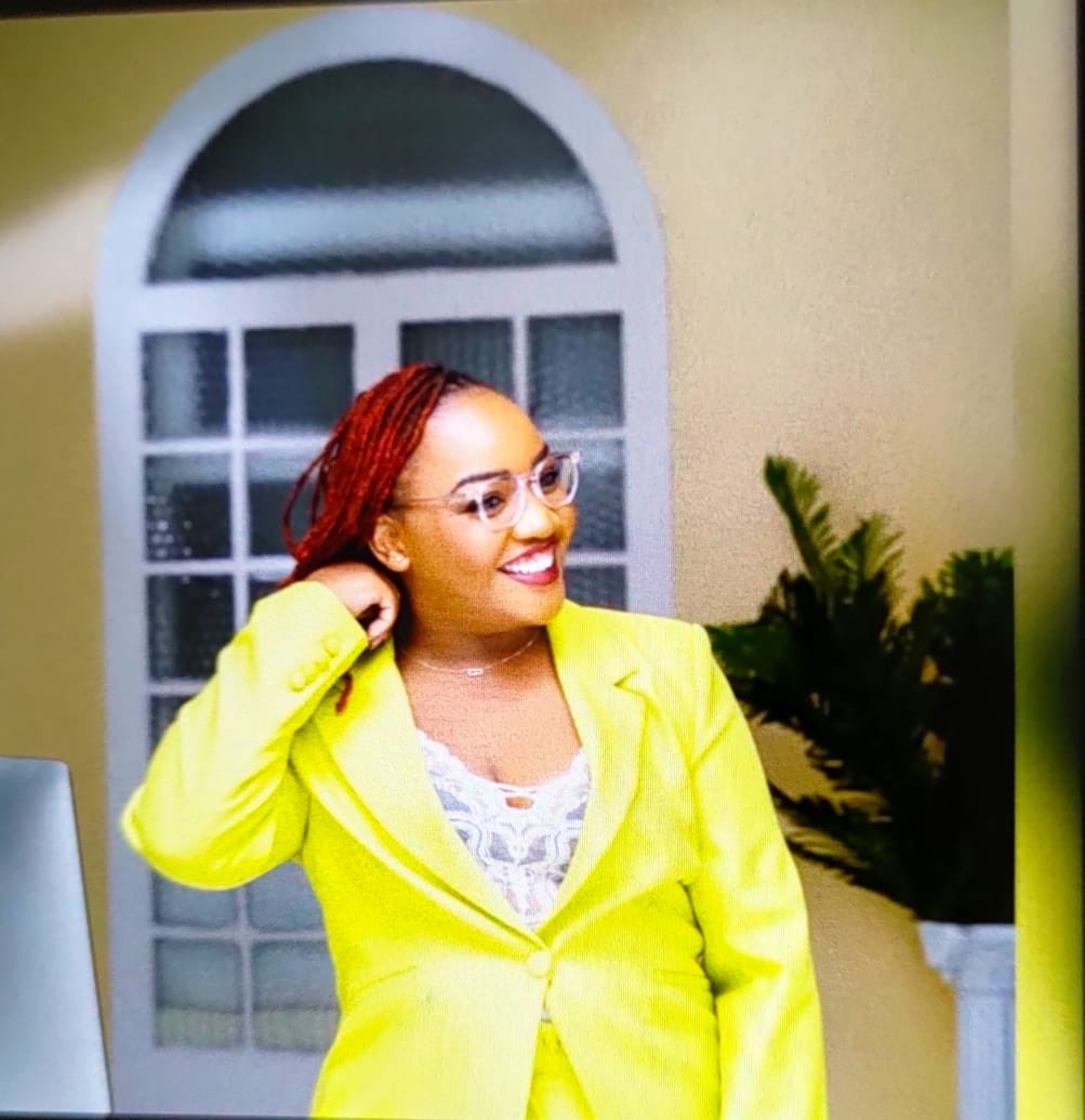 Do NOT BOOK A SAFARI WITH HER! She’s a con ! Conning innocent people their hard earned money. She needs to pay up $3268 she owes za client . RT next Victim could be one of us .