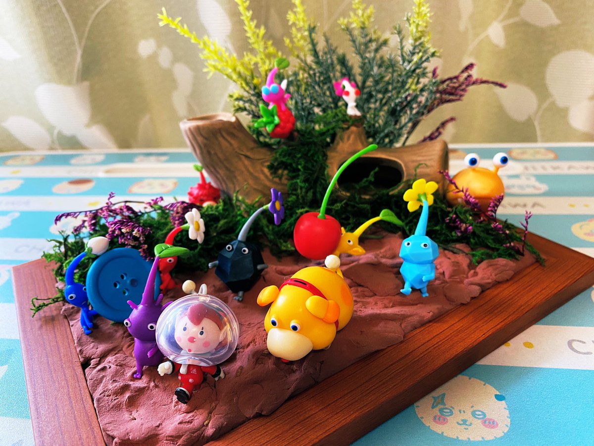 百均で揃えたものでピクミンチョコエッグを使ったジオラマ的なもの作っ