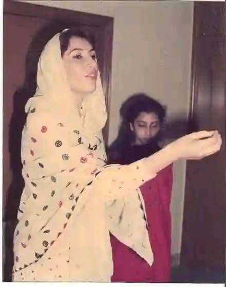 zuhaibmarri09's tweet photo. اس تصویر کو وائرل کرکے بی بی شہید سے اپنے محبت کا اظہار کریں ❤️ 
Today best pic 
#LoveYouSMBB
@BBhuttoZardari
@BakhtawarBZ 
@AseefaBZ https://t.co/CbYcmfq1Iy
