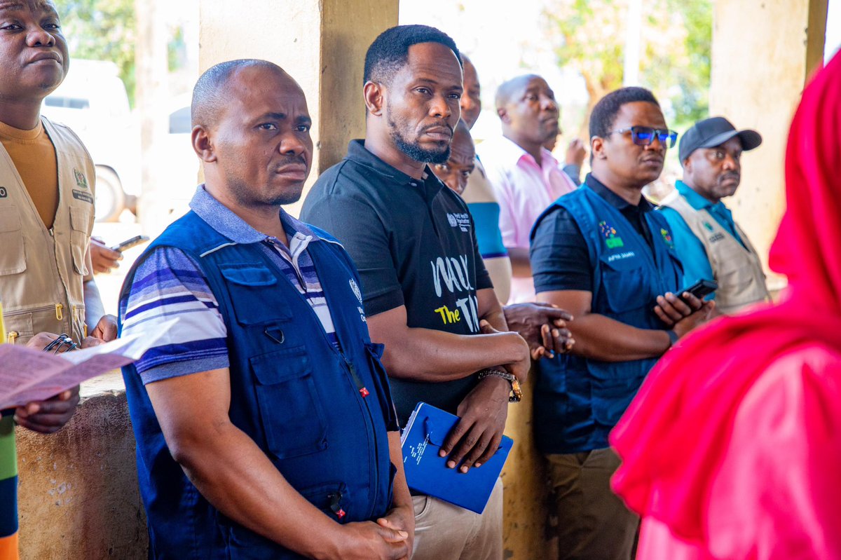 WHO_Tanzania's tweet photo. From schools, markets to local communities, @WHO and partners are actively engaging and distributing vital #Marburg prevention information across the Kagera Region.

This effort aims to curb the spread of the virus and protect communities. https://t.co/JQmA96dfPv