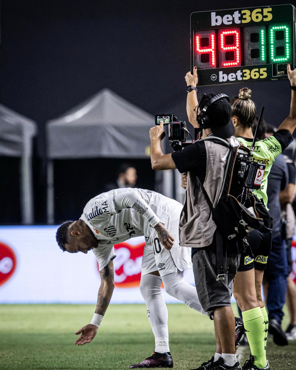 SantosFC's tweet photo. Uma história que se reinicia. O retorno do Príncipe! 🔟⚡️ https://t.co/3zx4ebROx3