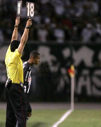 SantosFC's tweet photo. Uma história que se reinicia. O retorno do Príncipe! 🔟⚡️ https://t.co/3zx4ebROx3