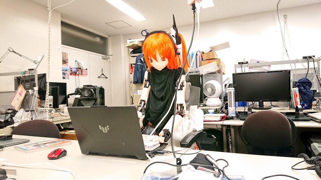 普通にＰＣ作業してる人みたいになっててお疲れ様ですって言いたくなる