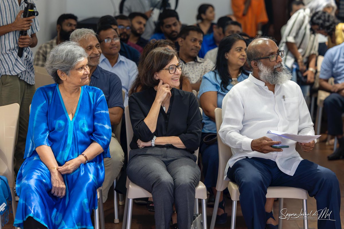 mnduris's tweet photo. 🙏 to Emeritus Director of Research of @CNRS Prof. Osmund Bopearachchi &amp; to Senior Lecturer @UVPASL Jagath Ravindra for the insightful presentation on the works of Jayantha Premachandra, 🇱🇰 artist who spent his last years in 🇨🇵 https://t.co/bmCbJMVvbt