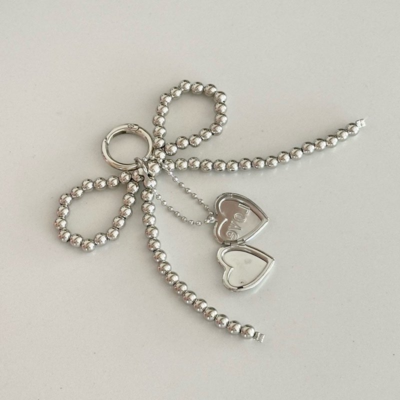 cherishtlt's tweet photo. พวงกุญแจโบว์ &amp; locket หัวใจ สลัก Love ใส่รูปได้2ด้านเลย 🤍🎀🗝️
https://t.co/82CbnVxEhi
https://t.co/nF03p7lw1i https://t.co/uAYyiJh1DG