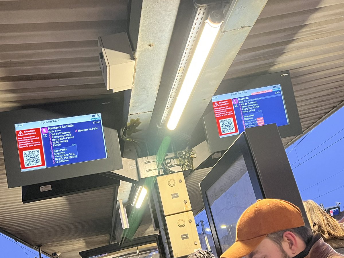 cecileiran's tweet photo. @RERE_T4_SNCF Je ne comprends pas l’affiche alors ?! https://t.co/AqdvTj3K18