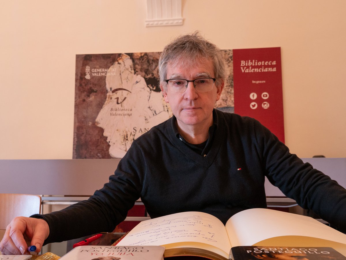 GVABValenciana's tweet photo. Tot un plaer sentir parlar de la importància de la lectura a Santiago Posteguillo en l'Encontre amb escriptors de la @GVABValenciana 
📲https://t.co/M1RJYDBsTT https://t.co/eskbOrFDks