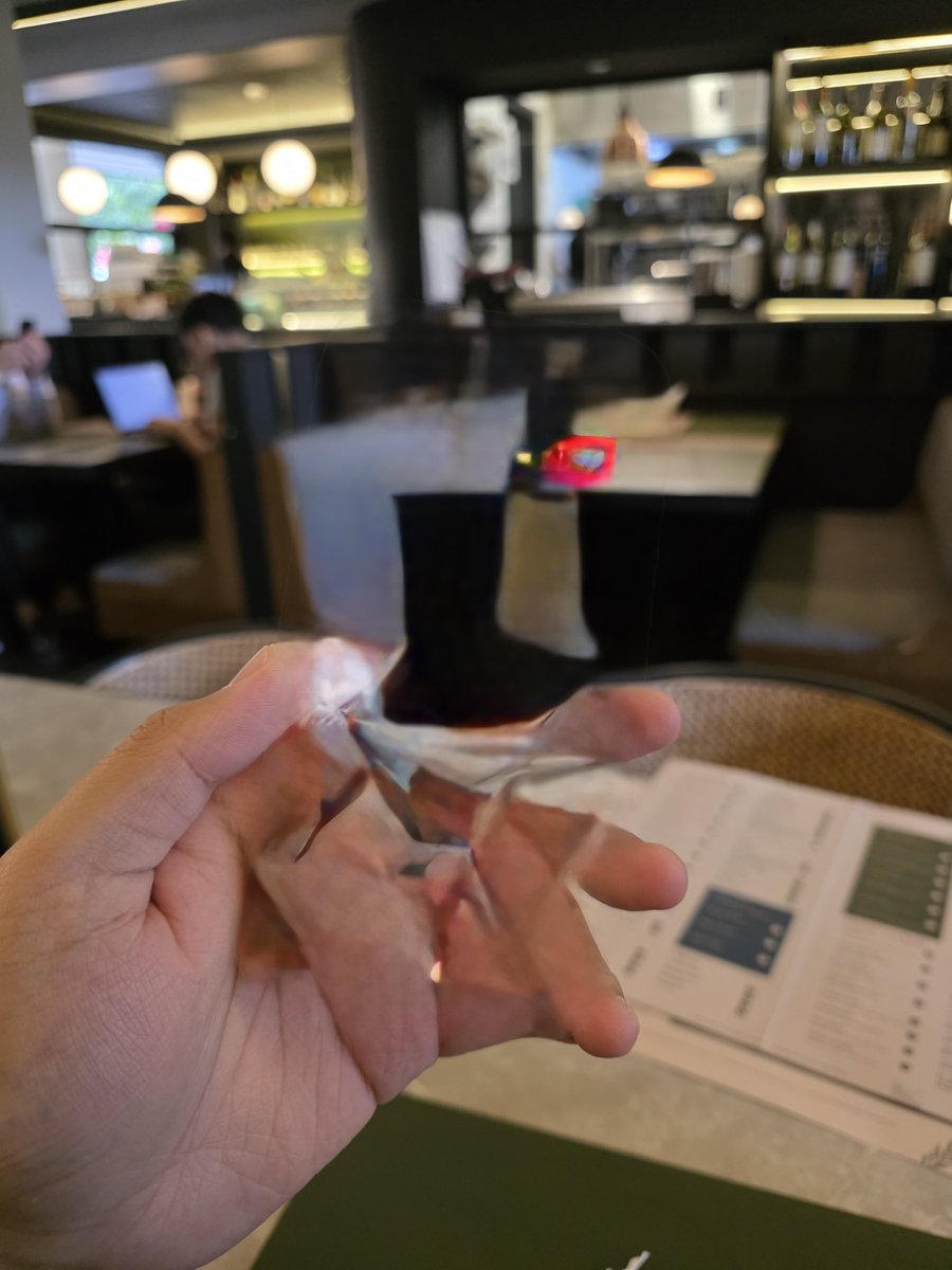 sondesix's tweet photo. Samsung's Object Eraser on the Galaxy S25 Ultra is crazy. 💀

Original Photo • Samsung • iPhone https://t.co/hjzzJb2k3V