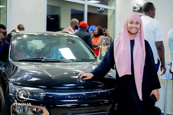 AfricanHub_'s tweet photo. Burkina Faso has unveiled its first locally assembled electric car, the ITAOUA EV.

It is 100% electric, solar-powered and can go 330 kilometres after only 30 minutes of charging.

The production plant is located in Ouaga 2000, a district in Burkina Faso. https://t.co/nHd8gNsO3i