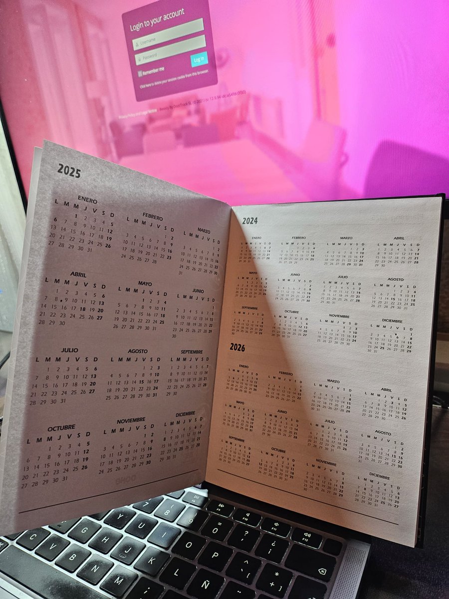 Qué buena manera de empezar el día recibiendo un regalo de @WATIF_es 

Me encanta la mezcla entre lo actual y lo vintage 😀

Mola mucho la #AgendaWatif2025