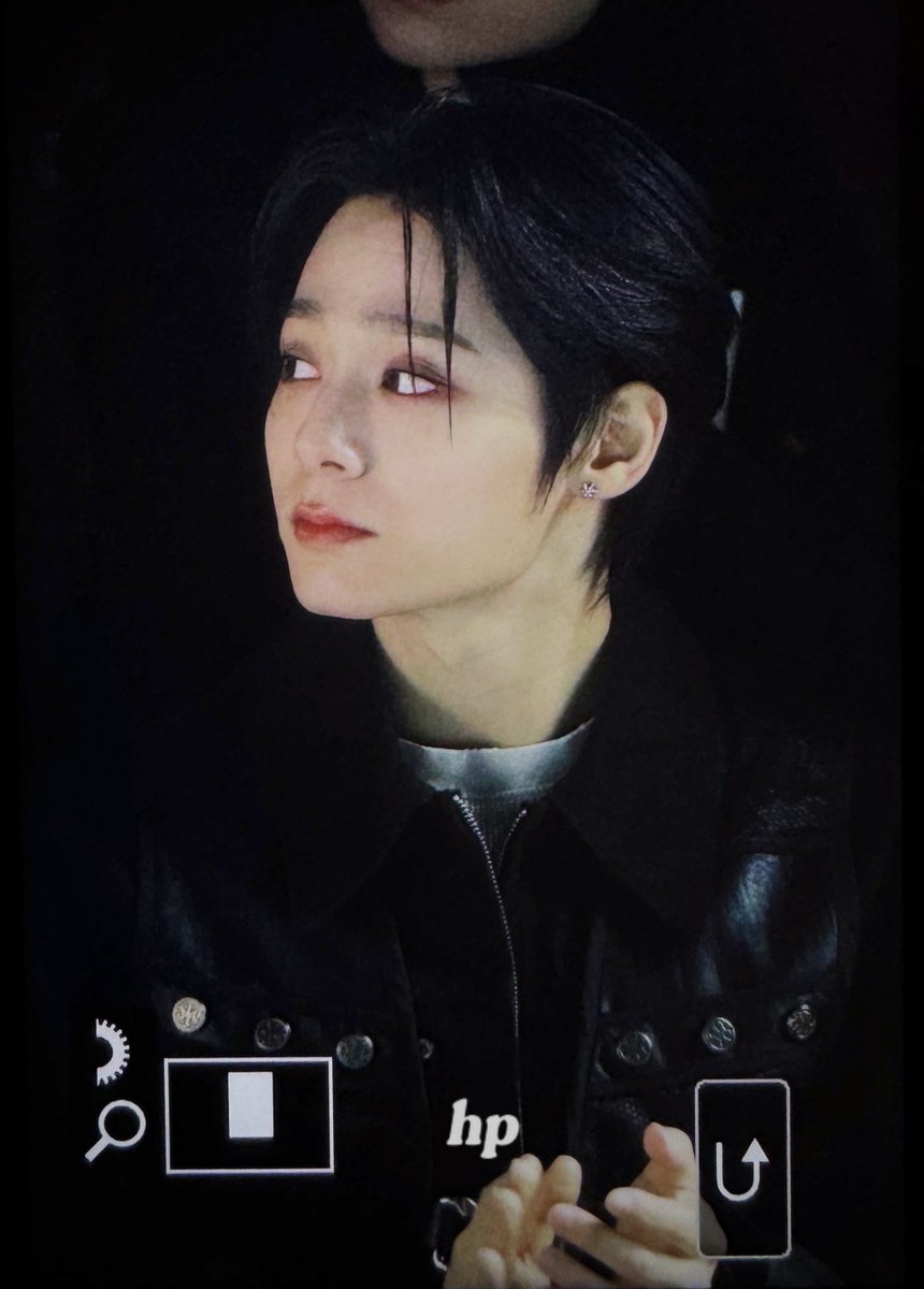 hypoxis_hw's tweet photo. 250206 🖤

#원어스 #환웅 #여환웅 #ONEUS #HWANWOONG https://t.co/JVTio34gBu