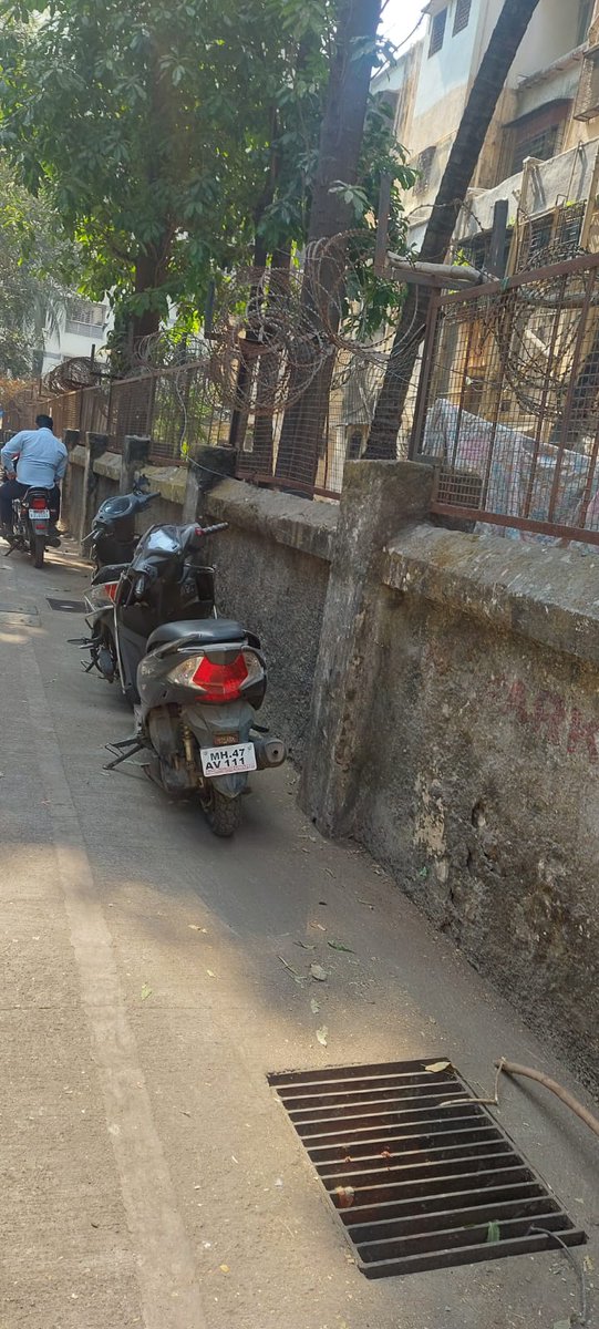 ALM107Bandra's tweet photo. Seriously?  MH 47 AV 1114 is parked right under a NO Parking sign! @MTPHereToHelp @mybmcWardHW  And here's the kicker – the number on the back plate is missing a digit. Seems like someone's trying to dodge trouble or mislead. 🙄 #ParkingFails #NoParking https://t.co/h5SQ4Ce6ru