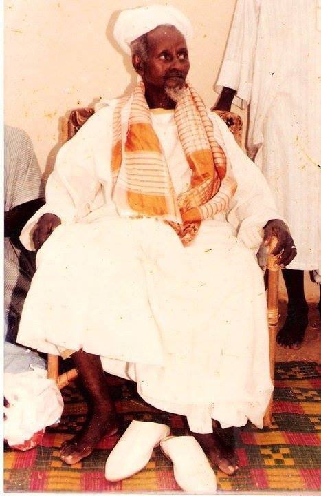 CheikhD77404204's tweet photo. Bishmilah barkep seriñ Saliou 
Jerejeuf serigne Touba 
Jarama mame Cheikh Ibrahima fall https://t.co/FGUSaYZt3n