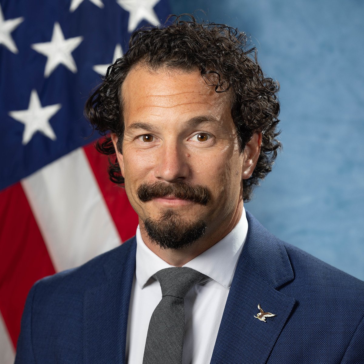 RodneyFWI's tweet photo. 😂 Il se passe une histoire hallucinante au #FBI.

Trump a essayé de nommer un directeur à sa botte MAIS a fait un erreur et nommé quelqu'un d'autre: Brian Driscoll.

Nommé par erreur, il a décidé de prendre le poste 😅

Mais il a surtout décidé de résister aux ordres de #Trump ! https://t.co/EETdxNGtC9