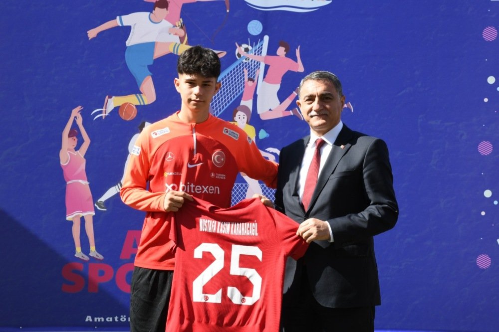 SAUTER ile beraber güçlü spor altyapısına kavuşan Üniversitemiz başarılı işlere imza attı ve ülke sporuna birçok madalya kazandırdı. Spor Bilimleri Fakültemiz, en çok tercih edilen fakültelerden oldu.

Sportif faaliyetlerimizin kısa hikayesi↪️ ⤵️
ahievran.edu.tr/arsiv-haberler…

#SAUTER