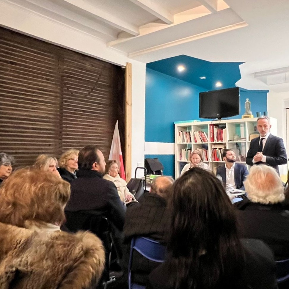 PS Paris 15 🌹 (@psparis15) on Twitter photo Hier soir, notre section a tenu sa deuxième AG sur l’élection municipale, en présence d’<a href="/egregoire/">Emmanuel Grégoire</a>. Merci à lui pour sa disponibilité et aux camarades pour ces échanges denses et engagés sur l’avenir de Paris et les défis qui nous attendent. 🌹 Hier soir, notre section a tenu sa deuxième AG sur l’élection municipale, en présence d’<a href="/egregoire/">Emmanuel Grégoire</a>. Merci à lui pour sa disponibilité et aux camarades pour ces échanges denses et engagés sur l’avenir de Paris et les défis qui nous attendent. 🌹