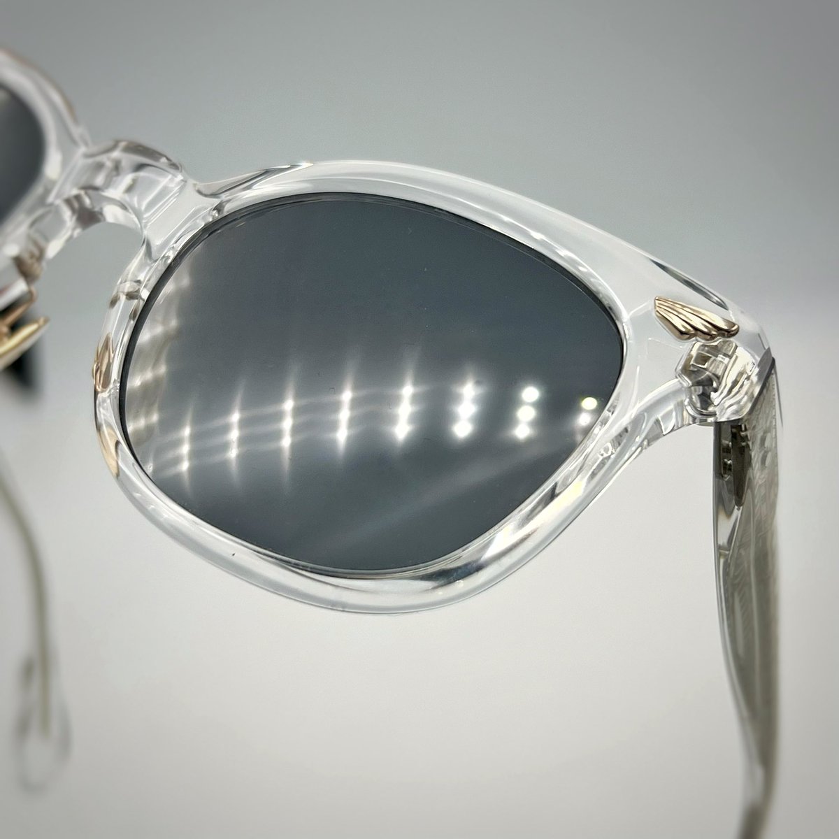 eaudevie_osaka's tweet photo. #GROOVERSPECTACLES
"RANGER"
BLACK、GRAY、CLEAR
HANDMADE IN JAPAN
¥39.600
GROOVERの真骨頂であるハンドカッティングが全体的に控えめでちょっと物足りないなぁ〜と思ってたら極太テンプルと3本の羽飾りで結果的に丁度良いバランスに仕上がってます♪ https://t.co/ViBMOsPHWW