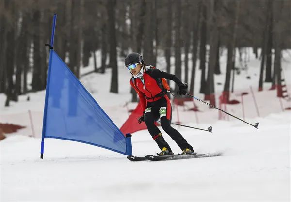 #Dongying athlete Yu Jingxuan will compete in ski mountaineering at the #AsianWinterGames on Feb 9-12, alongside teammates Liu Jianbin and Ji Lulu as part of the Shandong Team. Let's cheer them on for an unforgettable performance on the slopes! ❄️⛷️ #DongyingFocus [📷 by Hu huhu/Xinhua News]