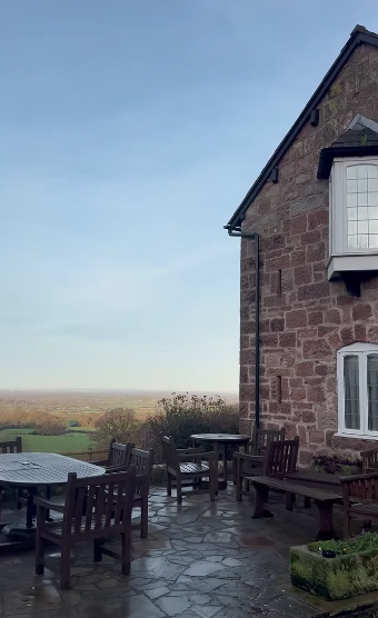 TasteCheshire's tweet image. Get in from the cold at enjoy The Pheasant Inn winter-warming menu after a crisp winter walk (the dog is most welcome inside, too)!
.
.
.
#cosiestpubs #cheshirepub #pubwalks #sandstonetrail tastecheshire.com/places-to-stay…