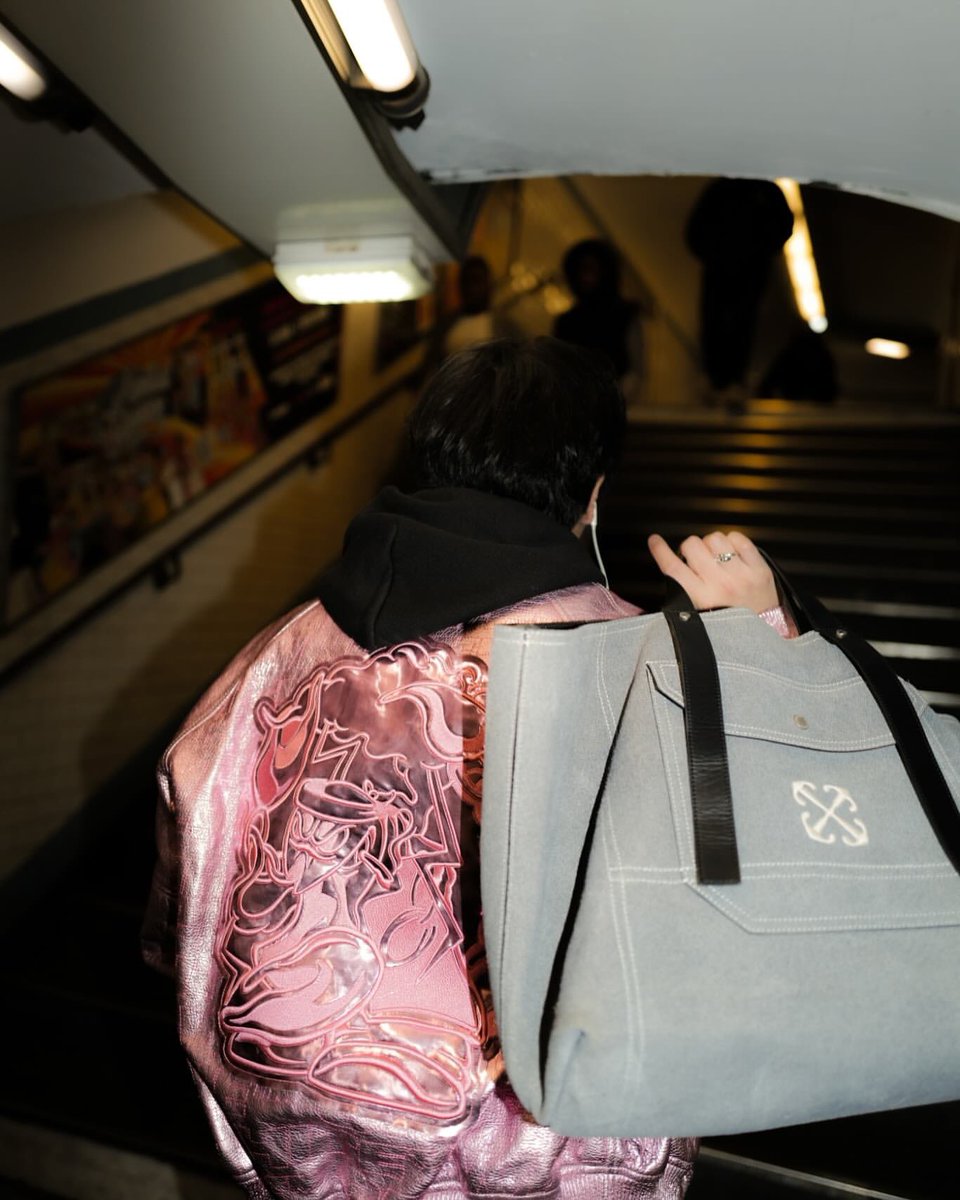 1UponAtimes's tweet photo. 🤍หล่อ!!
#uppoompat
06.02.25 || 📸 @uppoompat
commuter 🚇
@ off____white #OffWhite #OffWhiteBangkok #OffWhiteCommunity https://t.co/oloUbhTa77
