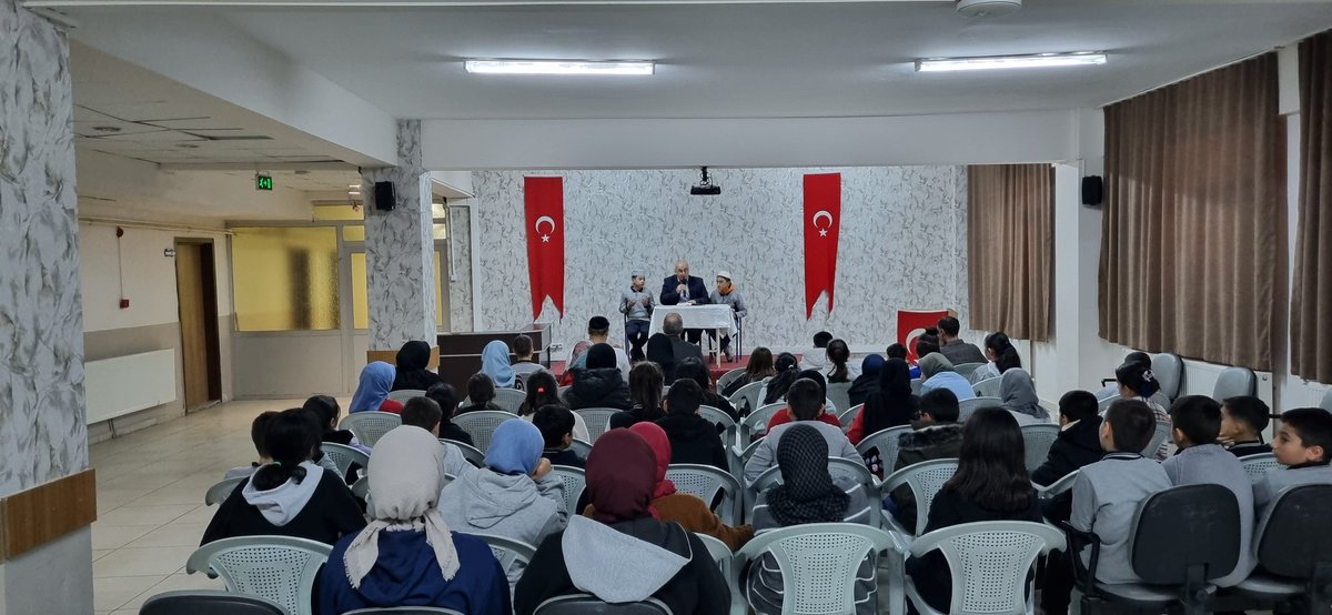 Agir bir hastalik süreci sonunda vefat eden okulumuz öğretmeni Lütfi Dursun için ogrenci ve öğretmenlerimizin katılımıyla Hatim Programi düzenledik.Arkadasimiza  Allah tan rahmet diliyoruz.Mekani cennet olsun.