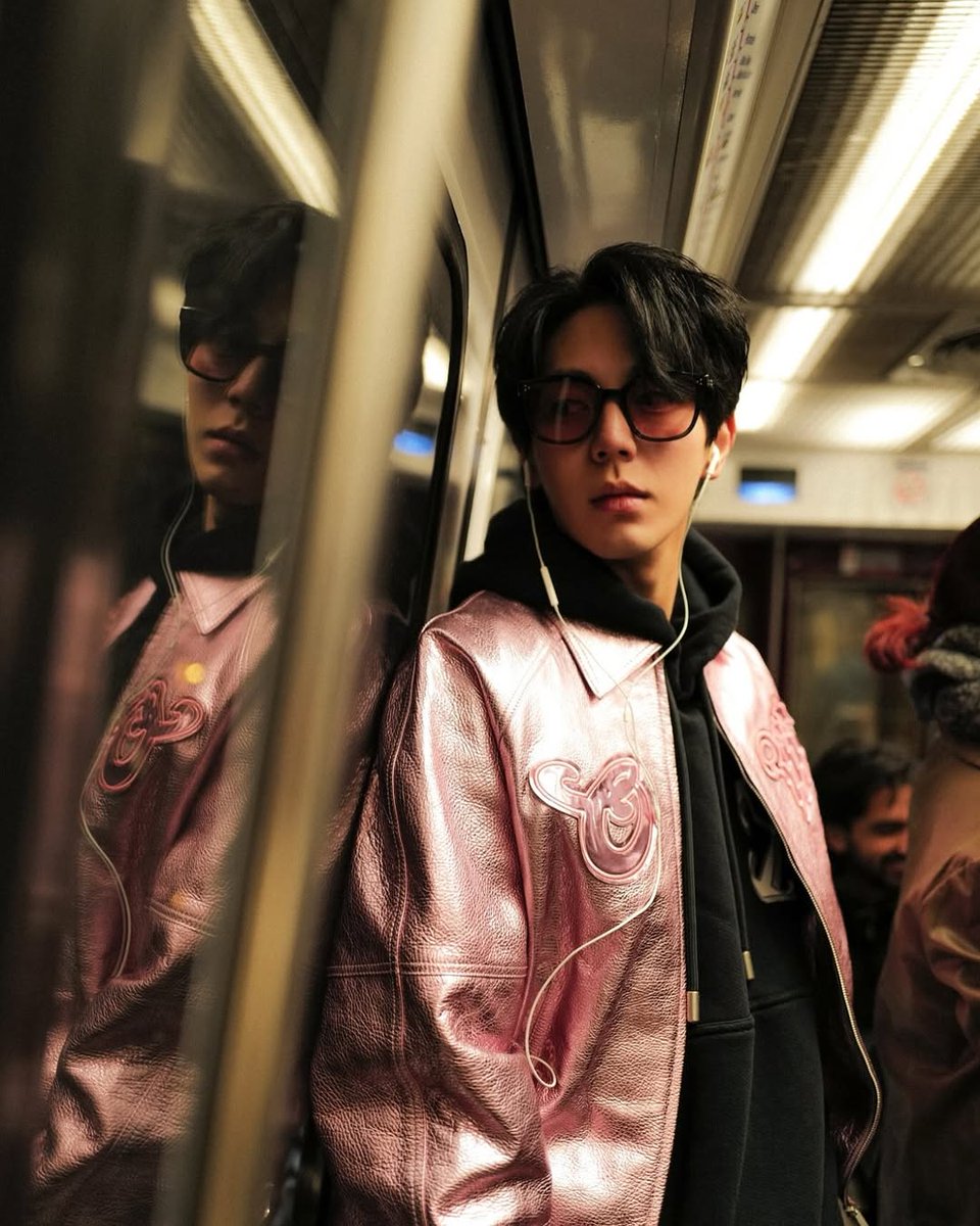 UppoompatTh's tweet photo. ꒰06.02.2025꒱... ·͜·♡
IG update ➜ uppoompat
commuter 🚇
@.off____white #OffWhite #OffWhiteBangkok #OffWhiteCommunity
#uppoompat @uppoompat
🔗https://t.co/duZBOgJmH5 https://t.co/bkUKQSqzMK