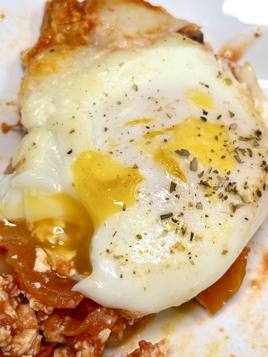 갑자기 치즈를 듬뿍 먹고싶어서 🧀
저속노화식 두부에그인헬 해먹었어요

두부 반모 전자레인지 5분돌려 물기빼고 
양파버섯토마토 볶고 토마토소스 뿌리고
계란 치즈 넣어 5분 뚜껑닫아 익히면 완성

교수님의 치즈 저속노화 영상
빨리 보고싶습니다 💛