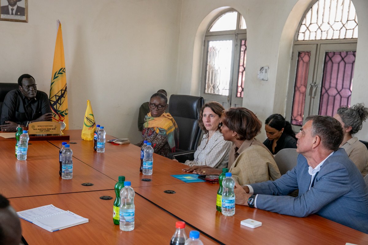 OCHA South Sudan (@ochasouthsudan) on Twitter photo DSRSG/RC/HC <a href="/Kikigbeho/">Kiki Gbeho</a> accompanied 🇩🇪Humanitarian DG <a href="/AA_stabilisiert/">🇩🇪 GER on Peace & Humanitarian Action</a>, <a href="/WFP/">World Food Programme</a> ASG @raniabtbakhita, & the German Amb, to meet the Unity State Governor. 🇩🇪 is the second largest donor to South Sudan. The DG assured continued humanitarian support to 🇸🇸. DSRSG/RC/HC <a href="/Kikigbeho/">Kiki Gbeho</a> accompanied 🇩🇪Humanitarian DG <a href="/AA_stabilisiert/">🇩🇪 GER on Peace & Humanitarian Action</a>, <a href="/WFP/">World Food Programme</a> ASG @raniabtbakhita, & the German Amb, to meet the Unity State Governor. 🇩🇪 is the second largest donor to South Sudan. The DG assured continued humanitarian support to 🇸🇸.