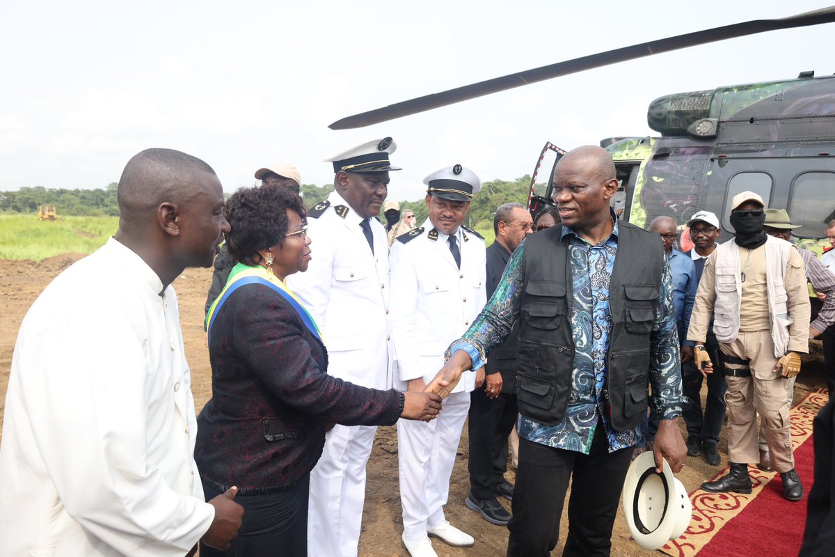 PresidenceGA's tweet photo. Déterminé à placer le Gabon sur la voie de l’autosuffisance alimentaire et à dynamiser les secteurs de l’agriculture et de l’élevage, le Président de la Transition, @oliguinguema, a effectué ce jour, une visite au Ranch de Ndendé. 
1/2 https://t.co/bEqPIR8HD3