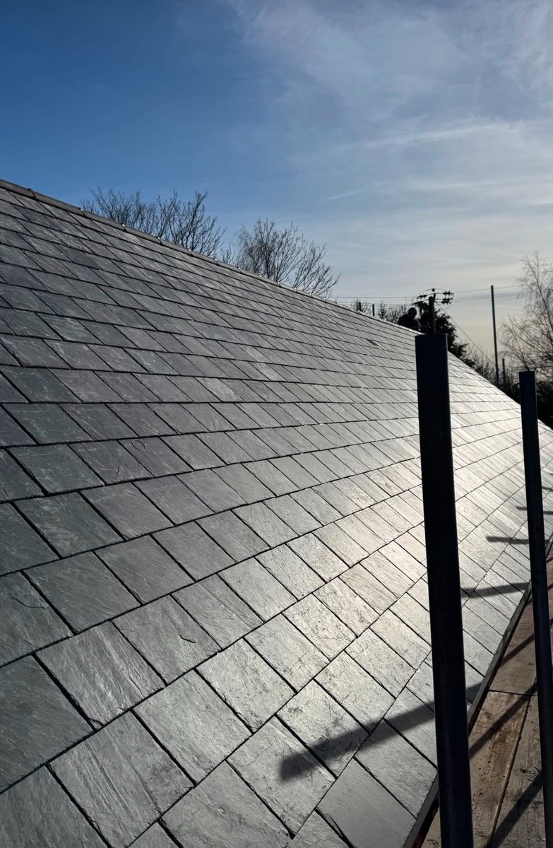 Natural slates always look 👌 
#roofing #roof #hillyardroofing