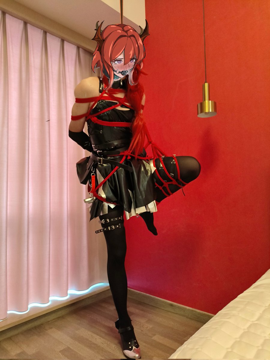 maplechen213's tweet photo. 2000fo福利~
《42姐（调教中）》
是咱非常喜欢的几张绳图~
缚手:@jiushijiuye1201 

#明日方舟 #cosplay #伪娘 #女装 #史尔特尔 #紧缚 #捆绑 #调教 

点赞关注并转发此贴，我将抽取6位小伙伴各获得小月卡（30￥）一张，截止到2月9号15:00，欢��大家参与~
再次感谢大家的喜欢和支持~
(´ ▽｀).。ｏ♡ https://t.co/BNHoaTpyBL