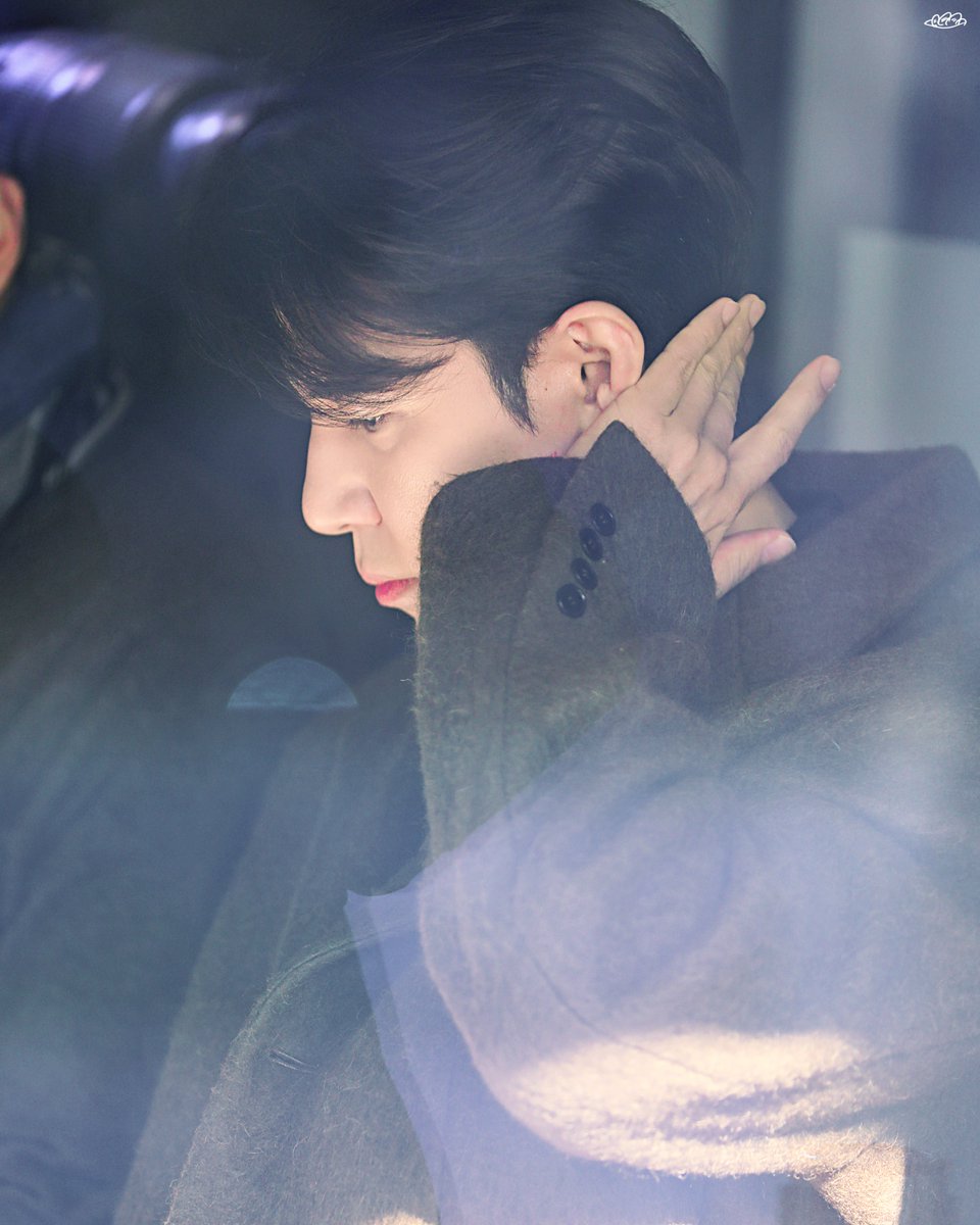 20250206 박명수의 라디오쇼
#이규형
섬섬옥수는 이런 사람을 보고 하는 말이 아닐까......