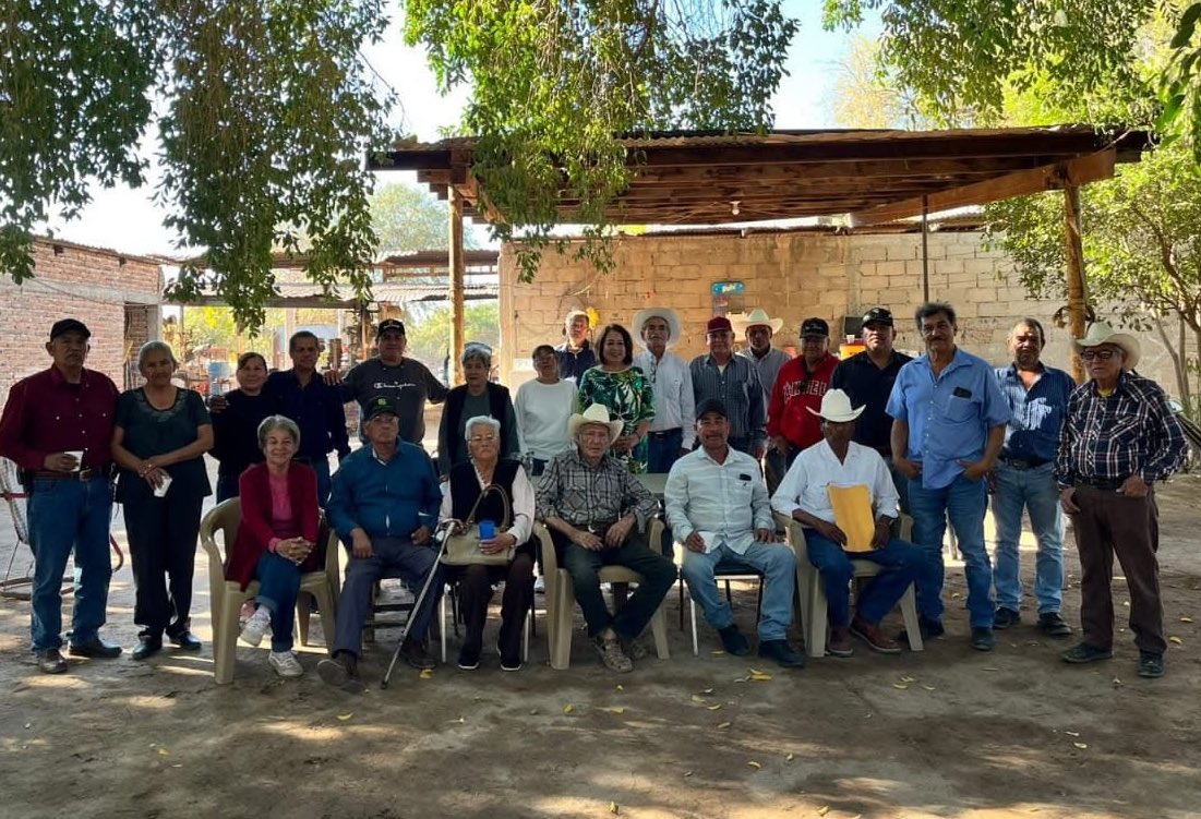 AYER ACUDI AL LLAMADO DE GRUPOS DE EJIDATARIOS Y SOCIEDAD EN GENERAL DE SAN IGNACIO,NAVOJOA Y ALGUNOS AVECINDADOS DE HUATABAMPO,
DESDE AHI, NOS COMPROMETIMOS A REVISAR Y BUSCAR SOLUCIONES OPORTUNAS A SU PROBLEMATICA SOBRE LA REGULARIZACIÓN DE SUS PROPIEDADES.