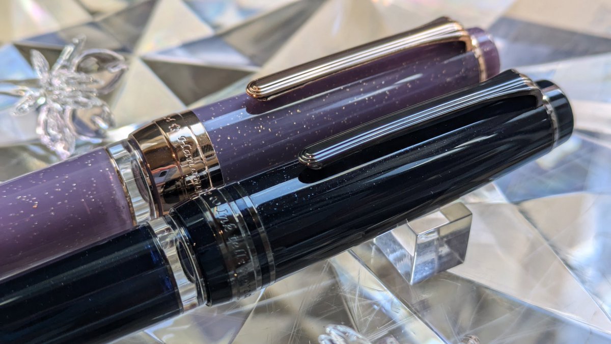 BUNGUBOXが贈るオリジナル万年筆— ほろ酔いRealo、聖夜Realo。 2種類の