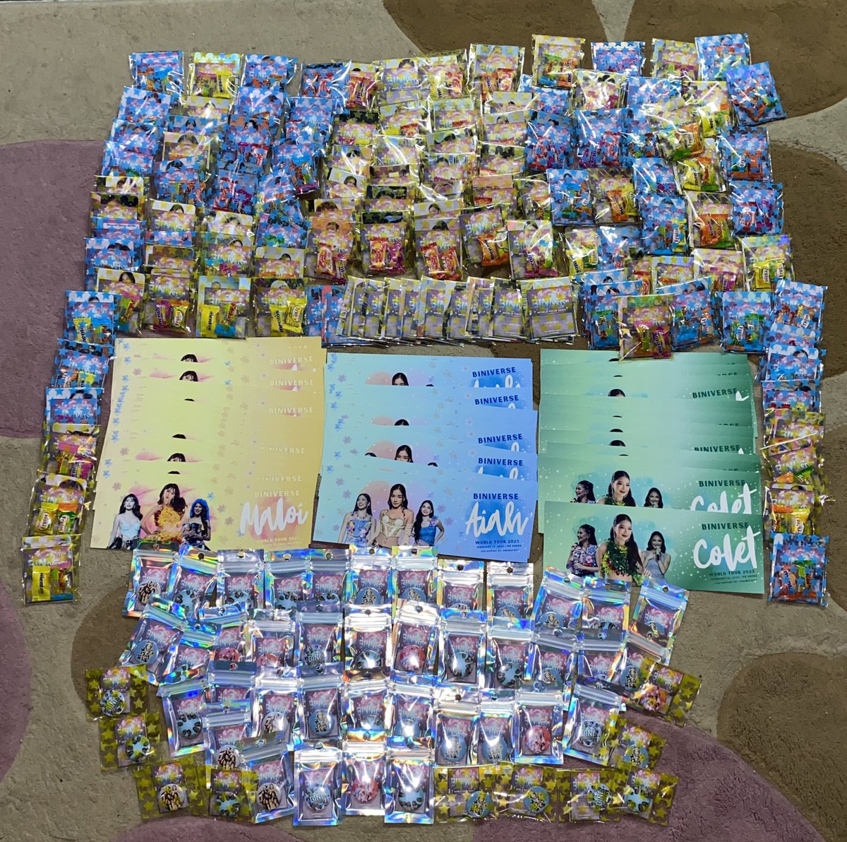 kyowlet's tweet photo. 🎀 BINIVERSE WORLD TOUR FREEBIES🎀

1:1 ratio 

💛fan support by: @in2macolet 
💛layout by: b and @in2macolet 
💚open for trades!
💚 mbf + like + rt to claim!

See u BLOOMS!🌸

#BINIVerseWorldTour2025 https://t.co/5rgk0wrvyP